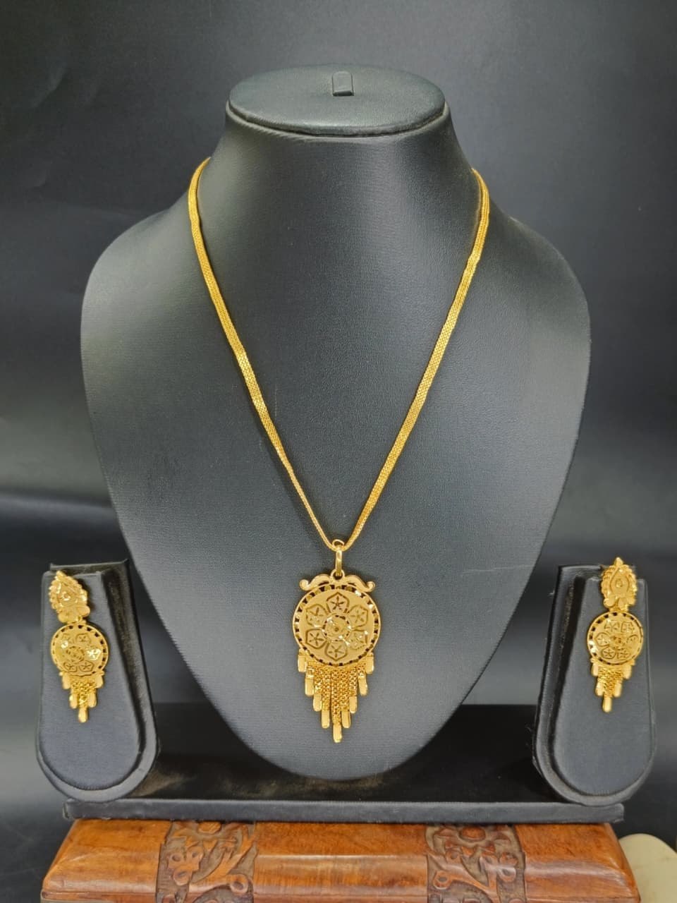 Deepaish 1 Gm Gold Plated Chain Set