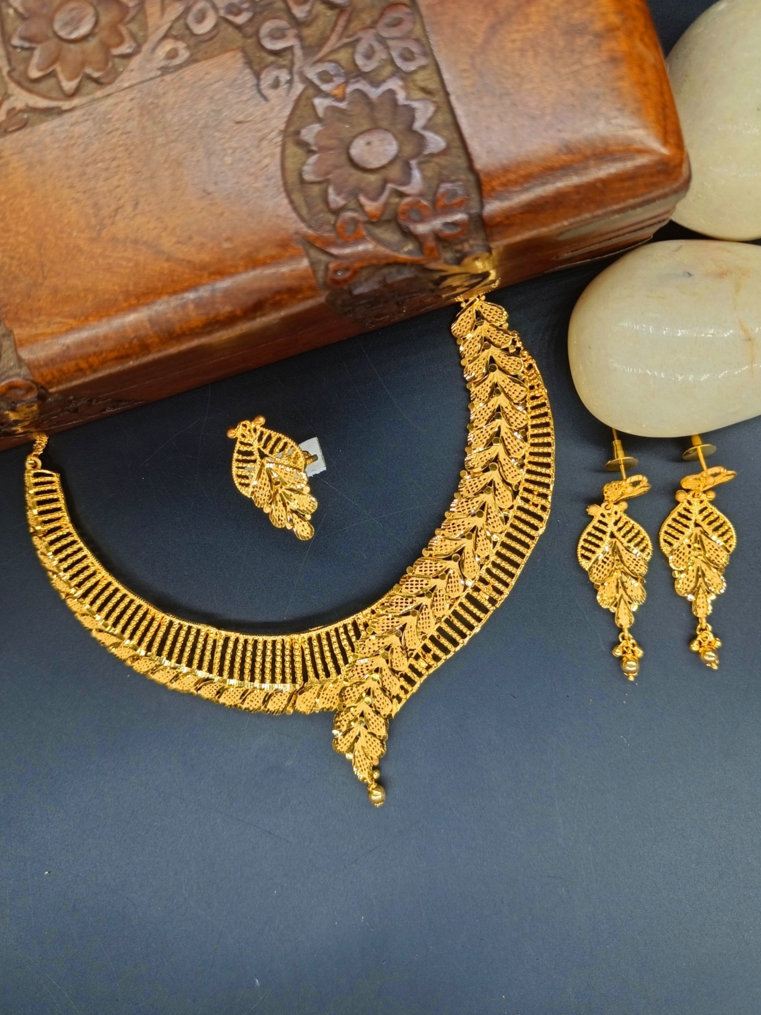 Kanta 1 Gram Gold Plated Designer Fancy Necklace Set