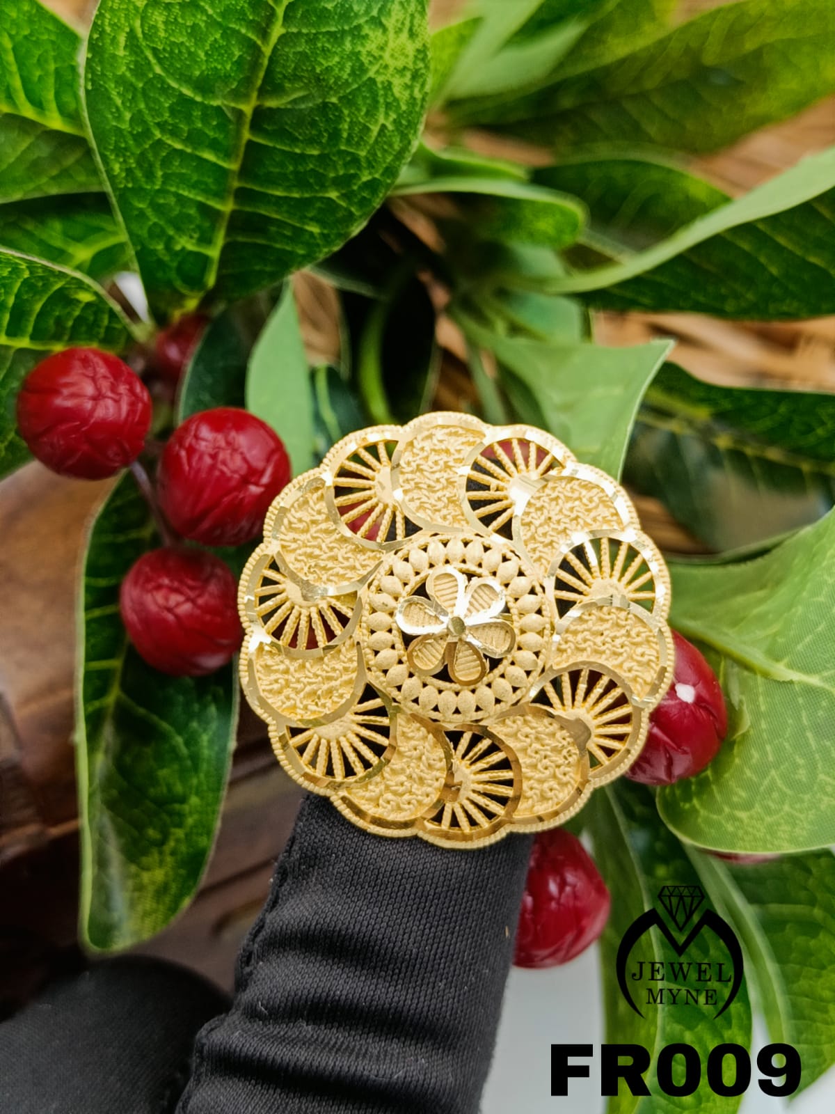 Circlet 1 Gm Gold Plated Women Finger Ring