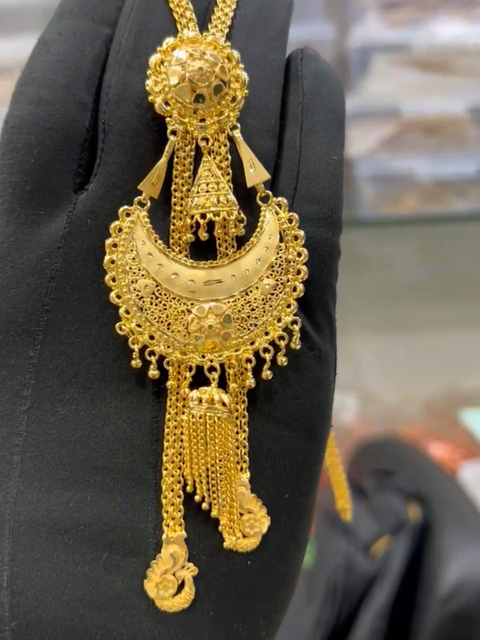 Rajnigandha 1 Gm Gold Plated Tie Chain Pendent Set