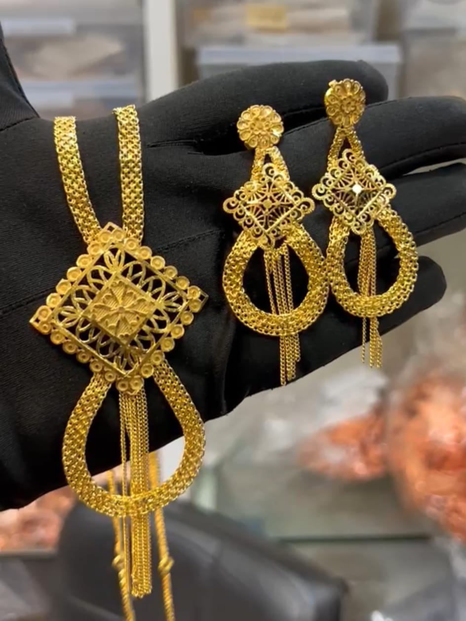 Surajmukhi 1 Gm Gold Plated Tie Chain Pendent Set