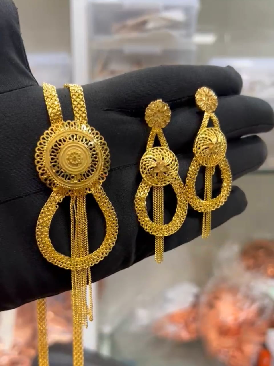 Gulab 1 Gm Gold Plated Tie Chain Pendent Set