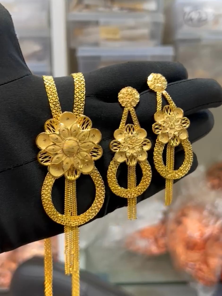 Chameli 1 Gm Gold Plated Tie Chain Pendent Set