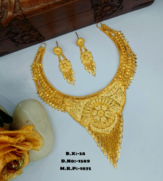 BX-54 One Gram Gold Foaming Designer Necklace Set 0001589